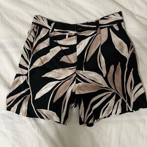 Black and Cream Leaf Print Women's Shorts